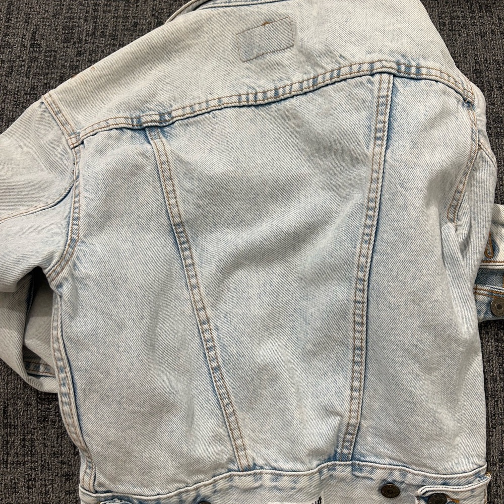 Levi's Light Wash Denim Jacket with Brown Monogram Trim - Picture 4 of 4